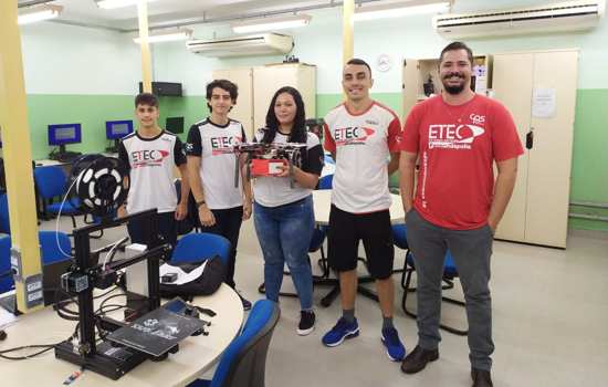 Etec de Fernandópolis usa drone para entrega de soro antiveneno