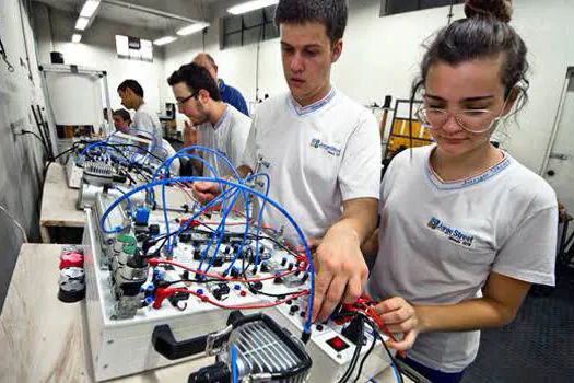 Etec Jorge Street promove 50ª Exposição Cultural e Tecnológica