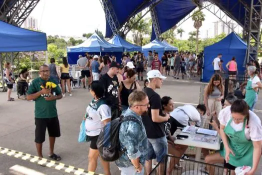 Feira “Eu amo, eu adoto” garante lar para 55 animais em Santo André