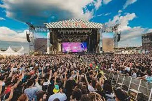 Lollapalooza Brasil abre reserva de transfers e lockers para o público do festival_x000D__x000D_