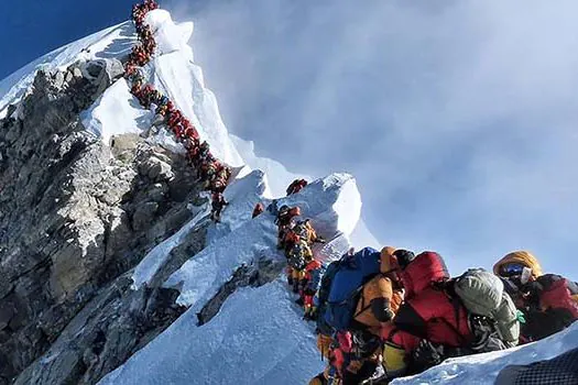 Nepal vai adotar novas regras após mortes no Everest