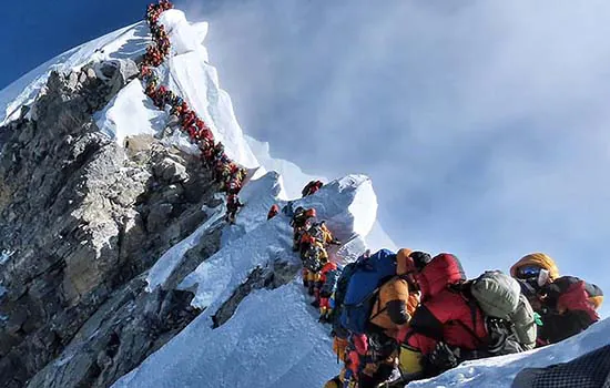 Nepal vai adotar novas regras após mortes no Everest