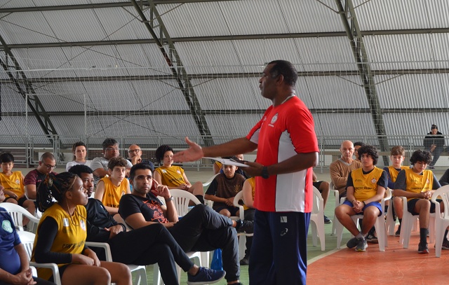 Medalhista panamericano promove workshop de handebol na Zona Oeste