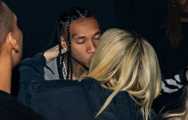 Ex-noivo de Avril Lavigne está ‘devastado’ após romance da cantora com Tyga