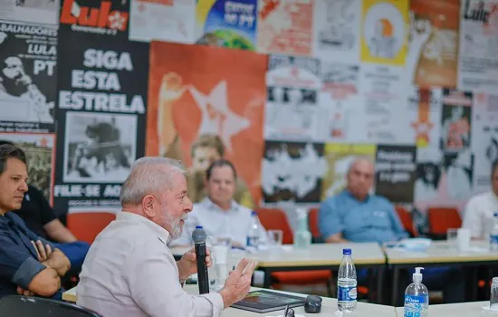 Lula defende retomada das áreas de educação