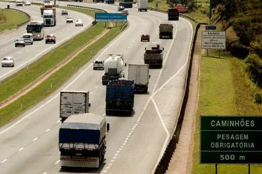 Excesso de peso em caminhões eleva os riscos de acidentes