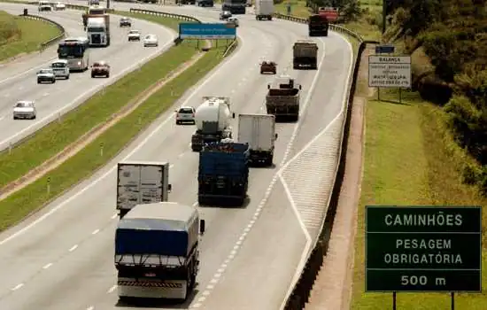 Excesso de peso em caminhões eleva os riscos de acidentes