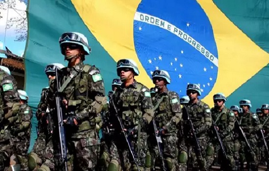 Brasil e EUA fazem exercício de guerra com blindados e munições reais