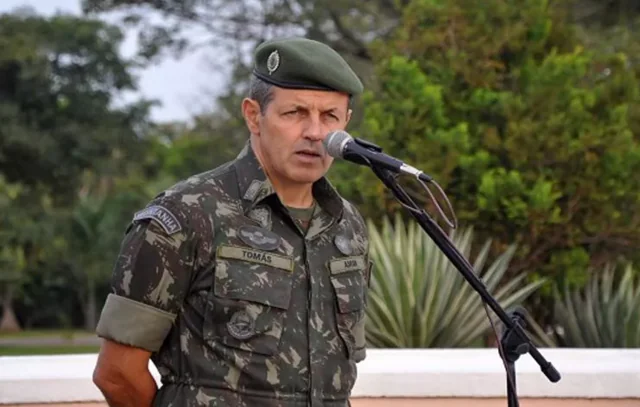 Exército deve ser ‘apolítico