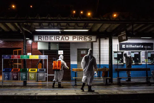 Exército faz desinfecção da Rodoviária e Estação de Trem de Ribeirão Pires