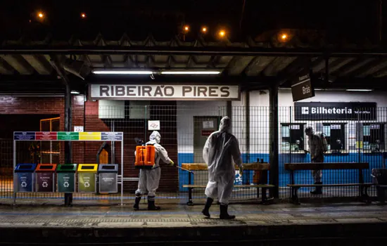 Exército faz desinfecção da Rodoviária e Estação de Trem de Ribeirão Pires