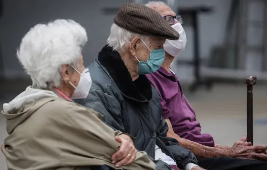 Expectativa de vida do brasileiro aumenta para 77 anos