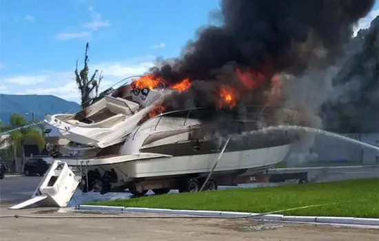 Explosão em lancha deixa três pessoas feridas em marina de Bertioga