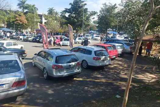 Evento de carros modificados arrecada verba para atendimento a crianças com câncer