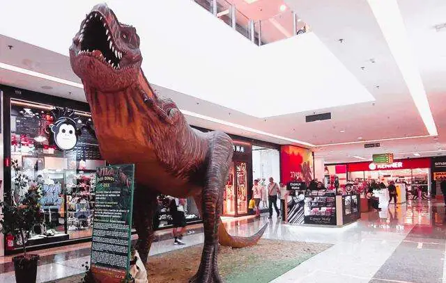 Exposição gratuita Vila dos Dinos no Cantareira Norte Shopping