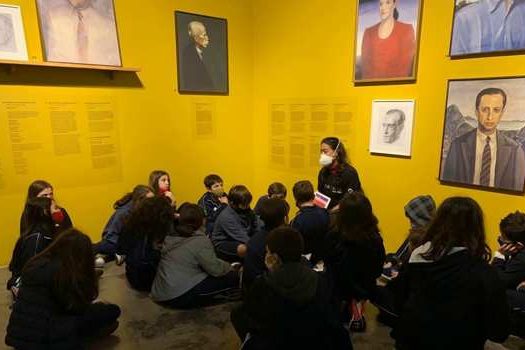 Crianças de São Paulo participam de exposição interativa sobre o pintor Cândido Portinari