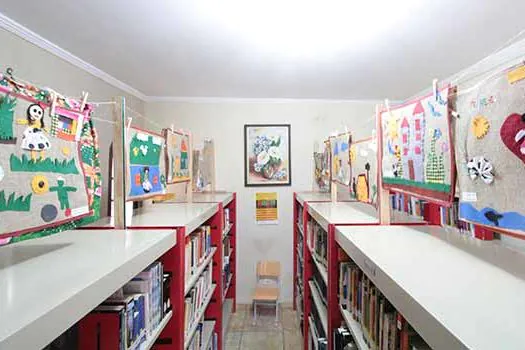 Biblioteca Cecília Meireles expõe trabalhos da comunidade