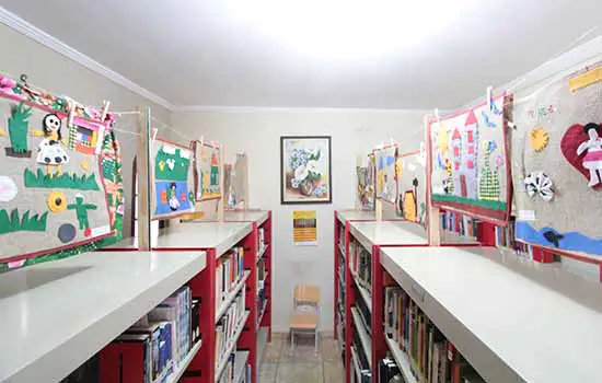 Biblioteca Cecília Meireles expõe trabalhos da comunidade