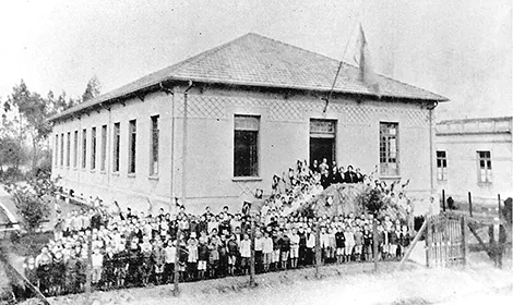 Chico Mendes recebe exposição “Escola: um lugar de memória”