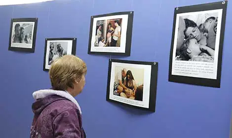 Santo André realiza exposição fotográfica com olhar no apoio contínuo ao parto