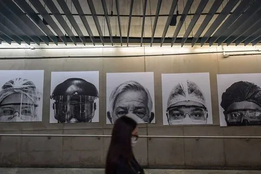 Estação Tamanduateí da CPTM tem exposição de fotos sobre trabalhadores presos