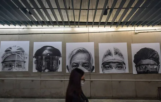 Estação Tamanduateí da CPTM tem exposição de fotos sobre trabalhadores presos