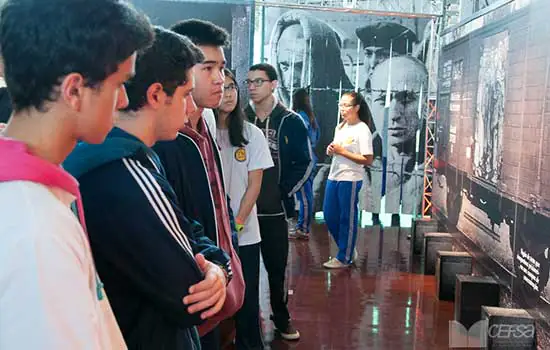 Exposição “Jamais Esquecidos: Holocausto” no Teatro Salvador Arena