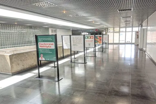 Estações das linhas 8-Diamante e 9-Esmeralda recebem exposição sobre esclerose múltipla