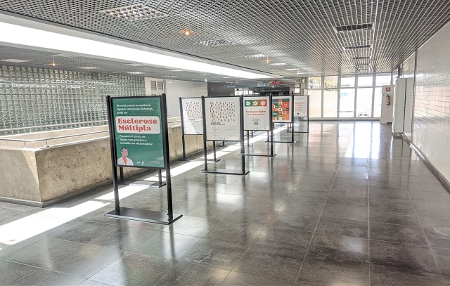 Estações das linhas 8-Diamante e 9-Esmeralda recebem exposição sobre esclerose múltipla