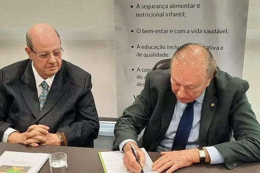 Eymael assina termo de compromisso Presidente Amigo da Criança