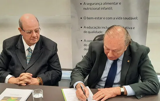 Eymael assina termo de compromisso Presidente Amigo da Criança