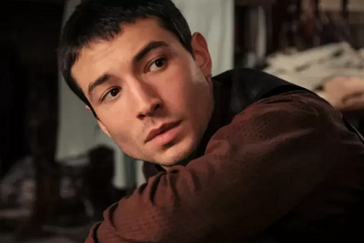 Ezra Miller é suspeito em desaparecimento de mãe e três filhos