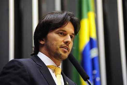 Bolsonaro recria Ministério das Comunicações para acomodar deputado do PSD