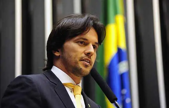 Bolsonaro recria Ministério das Comunicações para acomodar deputado do PSD