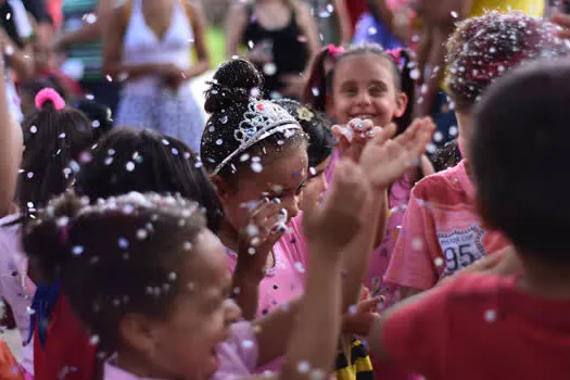 Fábricas de Cultura realizam cortejos e oficinas de Carnaval