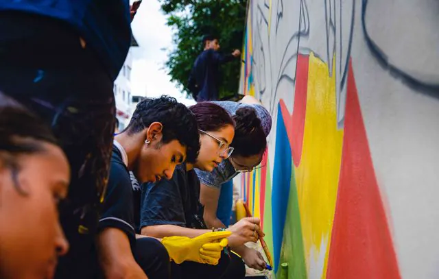 Fábrica de Graffiti recupera muros de escola e creche públicas em distrito da ZL de SP