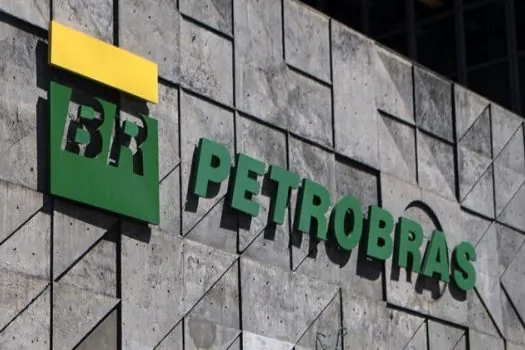 Petroleiros suspendem greve na Bahia, Paraná e Espírito Santo após retomada na negociação