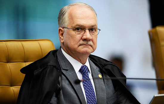 Armas: Fachin vota por inconstitucionalidade de decretos de Bolsonaro sobre posse