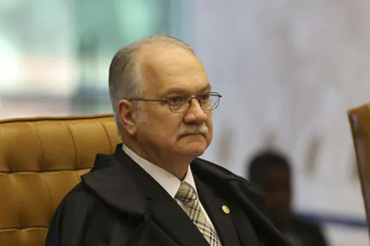 Poder religioso tira equilíbrio de pleito, diz Fachin