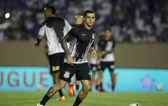 Fagner vê Corinthians sem entrosamento e lamenta: “Sentimento não é dos melhores”