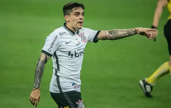 Corinthians se reapresenta com esperança de ter Fagner contra o Goiás