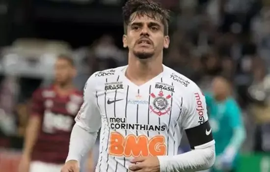 Fagner treina no campo e pode reforçar Corinthians no clássico com o São Paulo