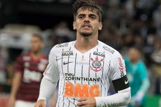 Fagner encerra 11 anos no Corinthians e se transfere para o Cruzeiro