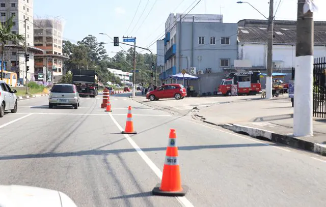 Diadema adota faixa exclusiva de transporte coletivo na Av. Fábio Eduardo Ramos Esquivel