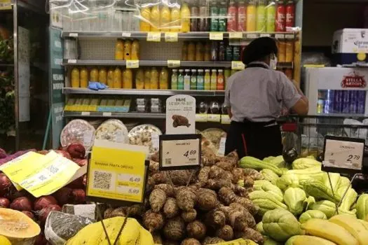 70% de pequenos supermercados em 5 Estados têm problema para receber perecíveis