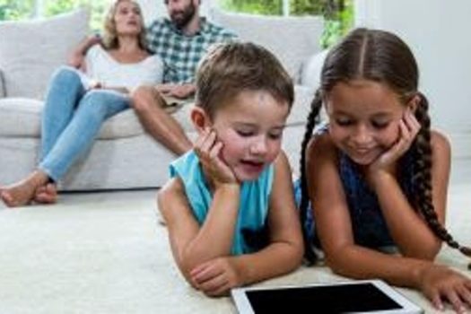As novas tecnologias afetam as relações pessoais entre pais e filhos