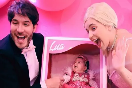 Viih Tube e Eliezer celebram mêsversário da filha com tema Barbie