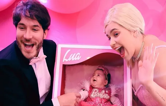 Viih Tube e Eliezer celebram mêsversário da filha com tema Barbie