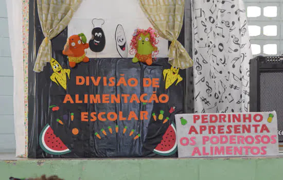 Teatro de fantoches incentiva alimentação saudável de alunos da creche