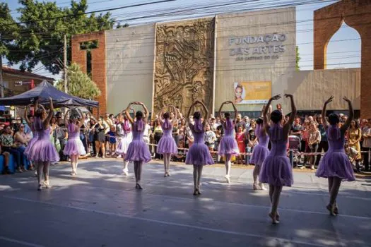 Fundação das Artes recebe público animado em dia de festa pelos seus 55 anos